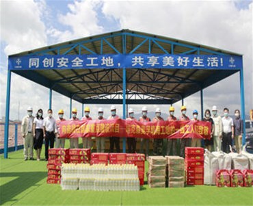 送清涼 鼓干勁----區(qū)總工會(huì)送清涼慰問(wèn)活動(dòng)